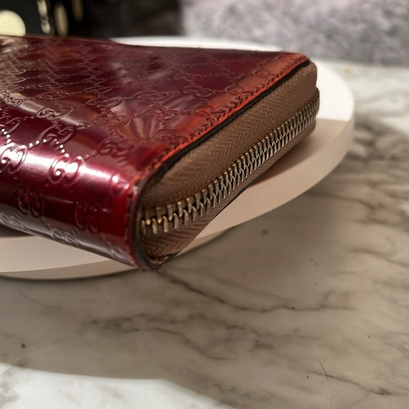 GUCCI PATENT LEATHER DEEP RED ZIP LONG WALLET. - Picture 12 of 17